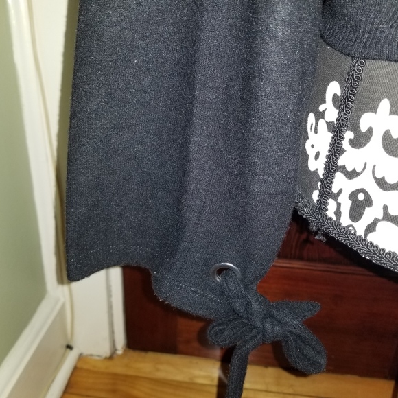 *ADORABLE* Urban Outfitters Bow-tie cuff sweater - Picture 3 of 4